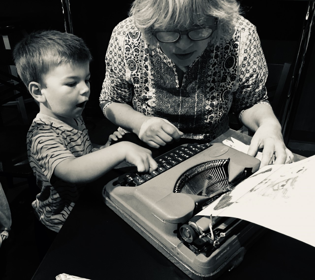 Kelye Kneeland shares her typewriter with a young boy